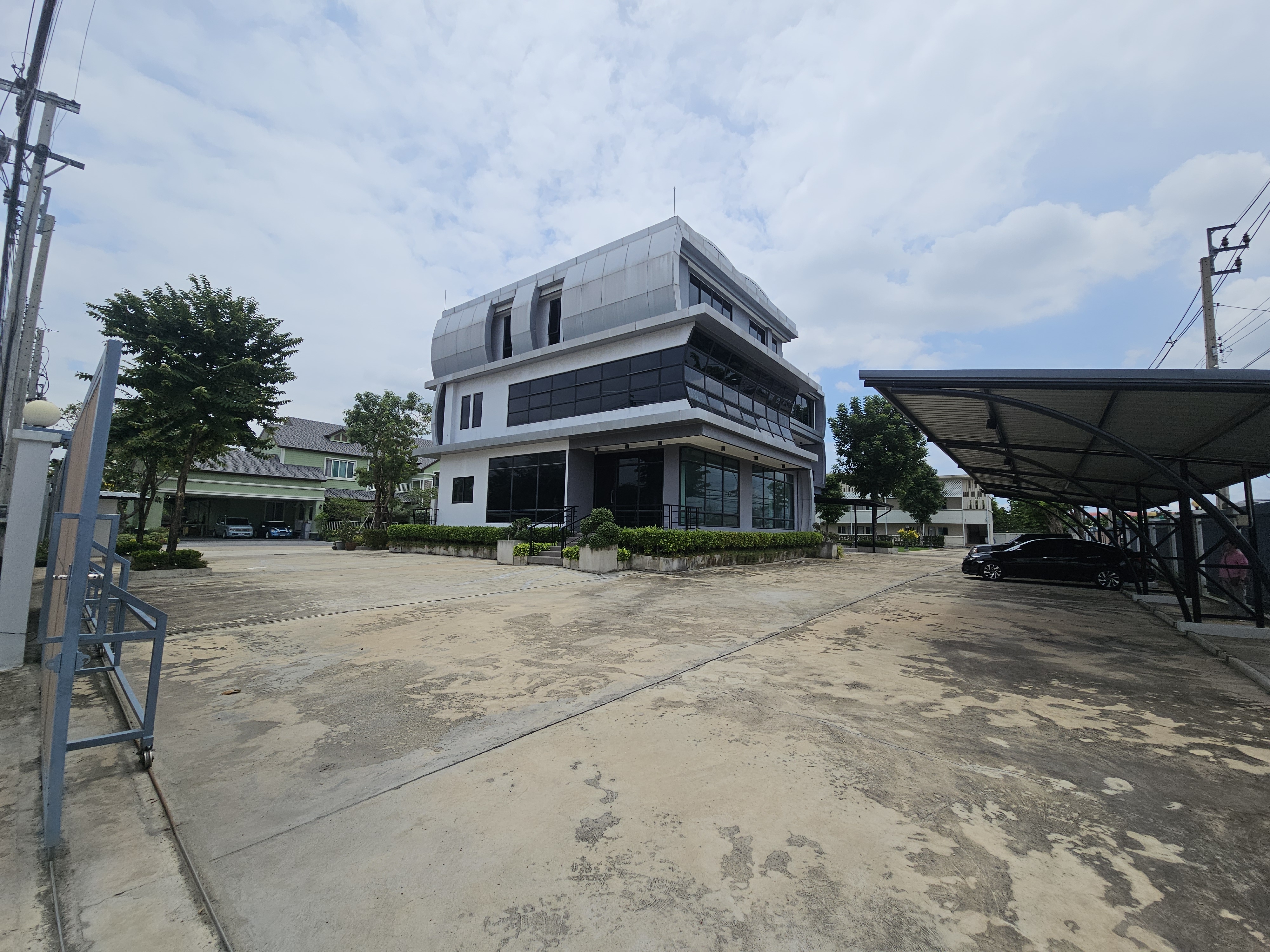 ให้เช่า! สำนักงาน 3 ชั้น + หอพักพนักงาน พุทธมณฑลสาย 1 (เนื้อที่ 2 ไร่)